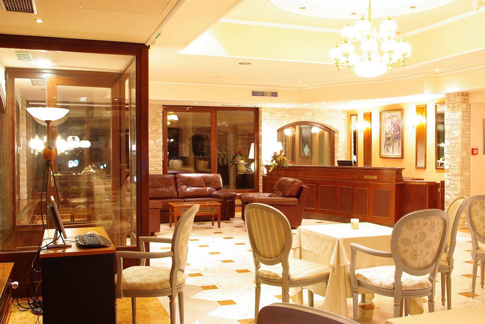 Hotel Minerva Medulin Bagian luar foto