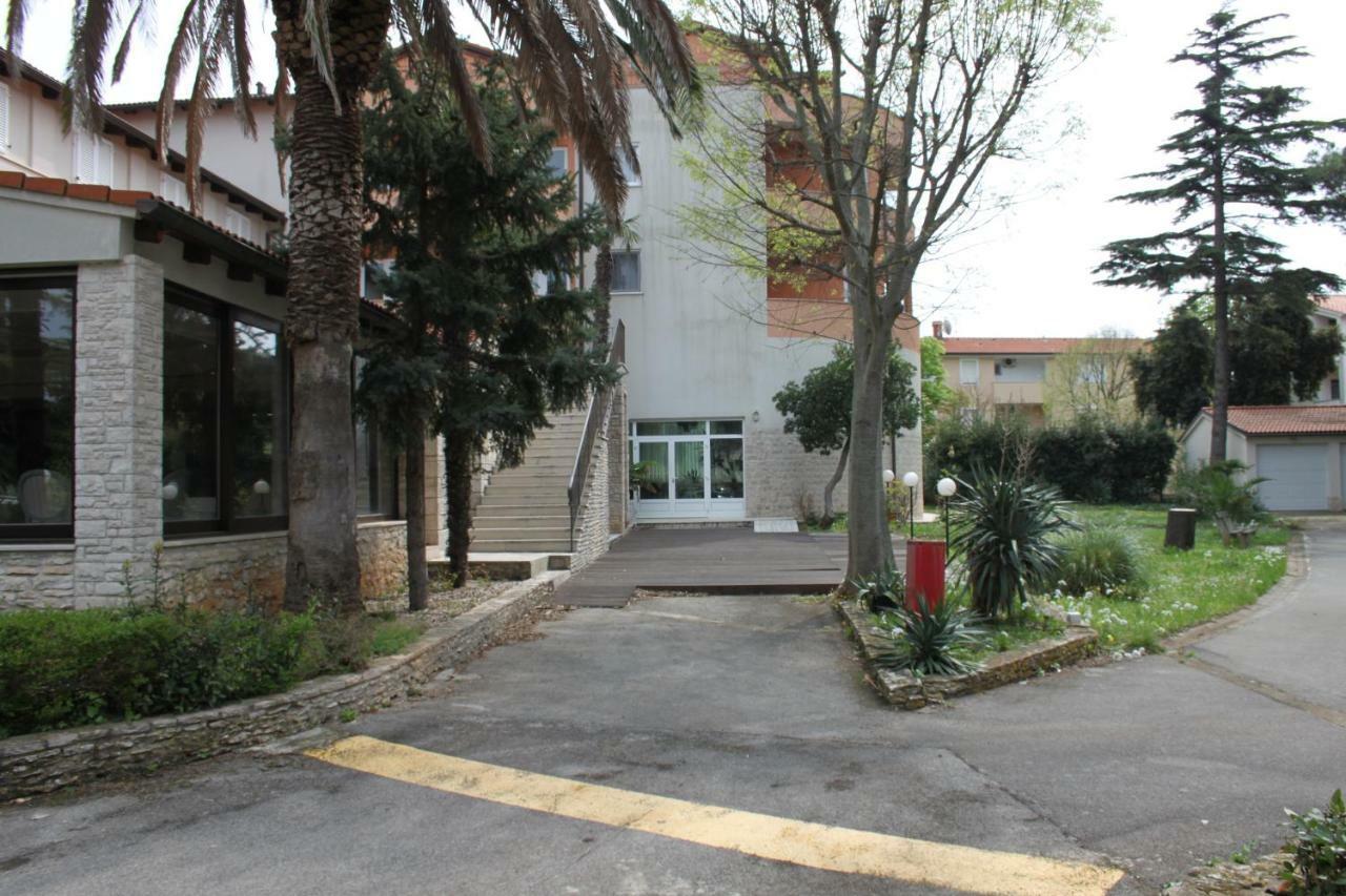 Hotel Minerva Medulin Bagian luar foto